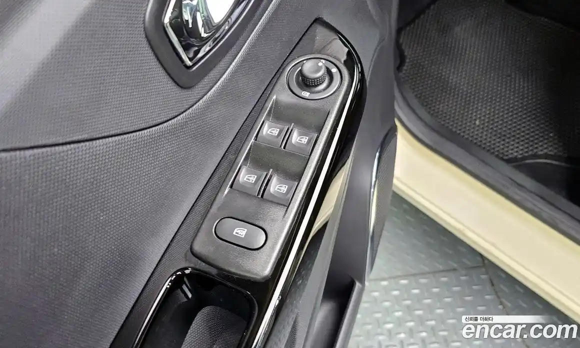 Renault QM3 2015 1.5 гидро в Москве № 1912994, фото 23