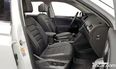 Volkswagen Tiguan 2018 2.0 гидро в Москве № 1917951, миниатюра 11