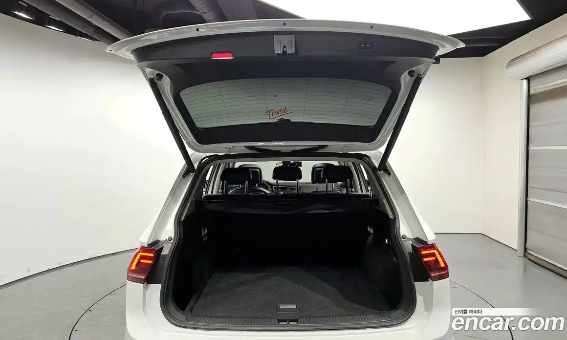 Volkswagen Tiguan 2018 2.0 гидро в Москве № 1917951, фото 20