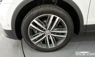 Volkswagen Tiguan 2018 2.0 гидро в Москве № 1917951, миниатюра 5