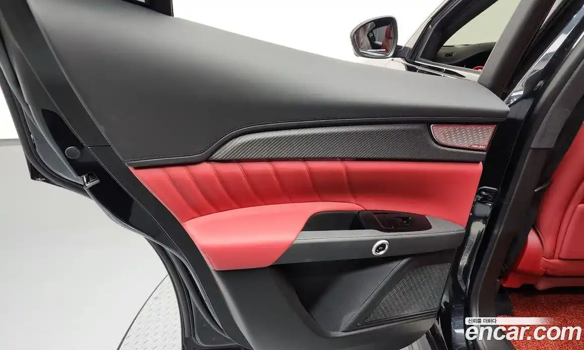 Maserati Grecale 2023 3.0 гидро, фото 15