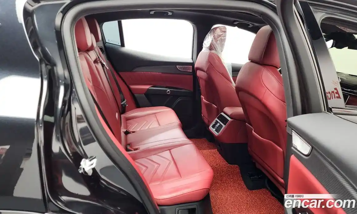 Maserati Grecale 2023 3.0 гидро, фото 17