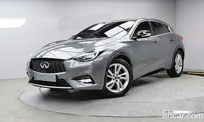 Infiniti Q30 2.0 Essential