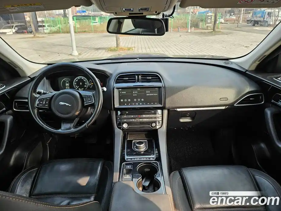 Jaguar F-Pace 2016 2.0 гидро в Москве № 976574, фото 16