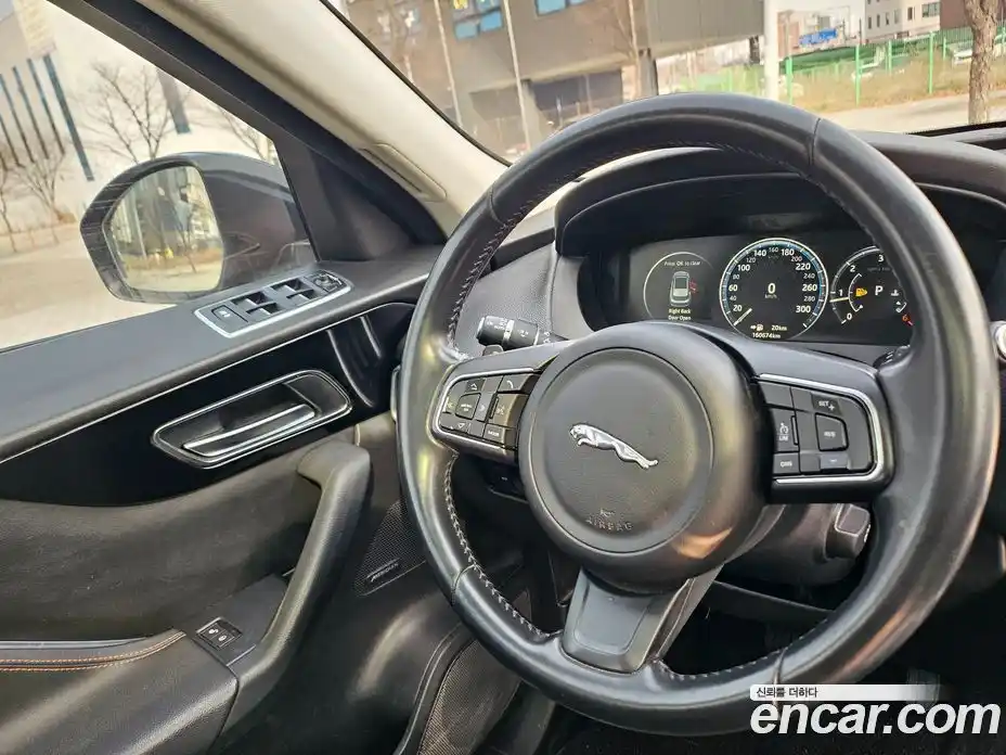 Jaguar F-Pace 2016 2.0 гидро в Москве № 976574, фото 18