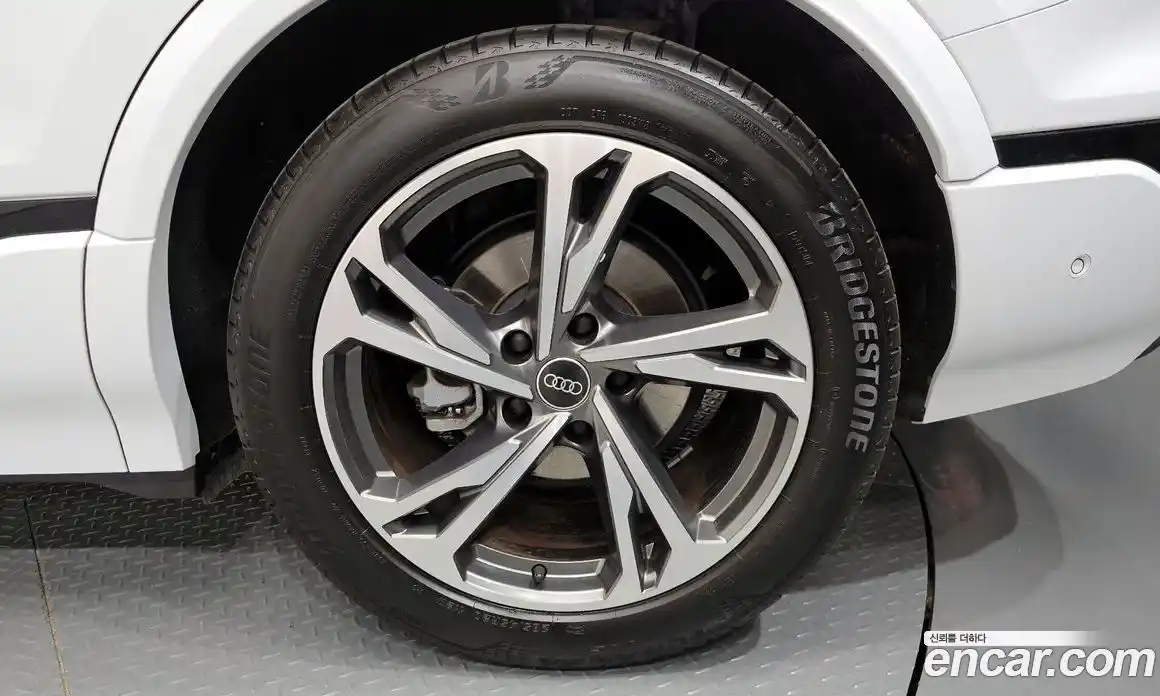 Audi Q6 e-tron 2025 0.2 гидро в Москве № 1910461, фото 7