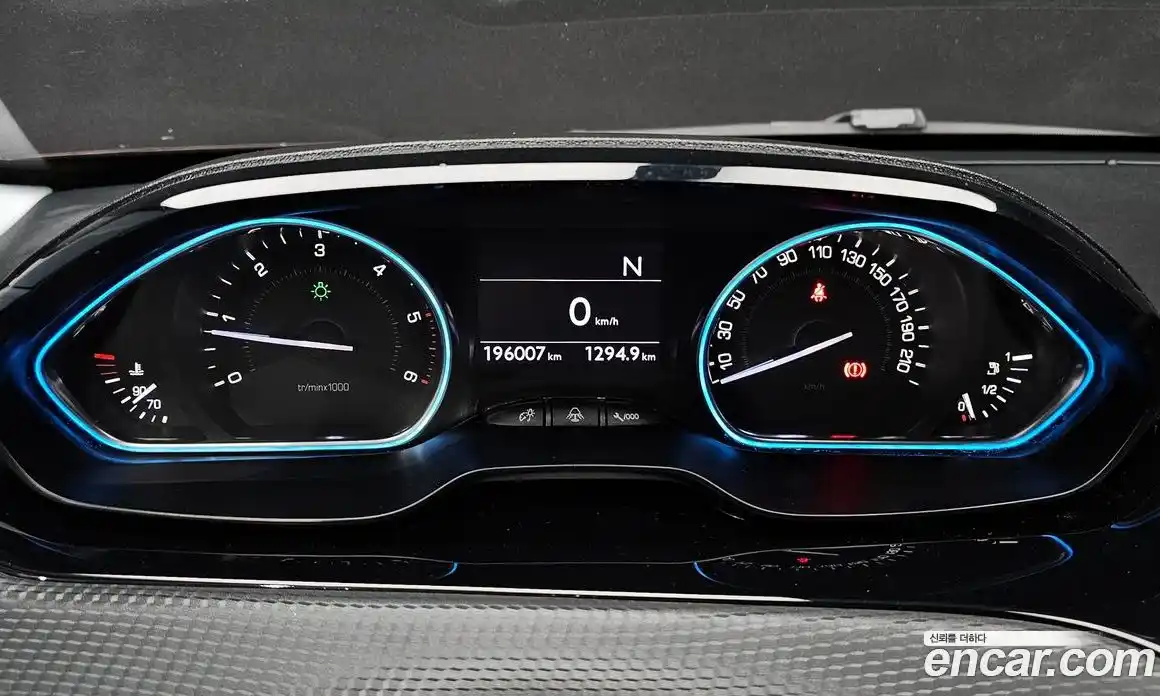 Peugeot 2008 2015 1.6 гидро в Москве, фото 8