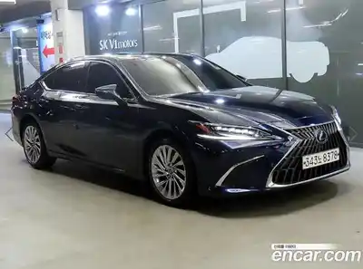 Lexus ES, 2022