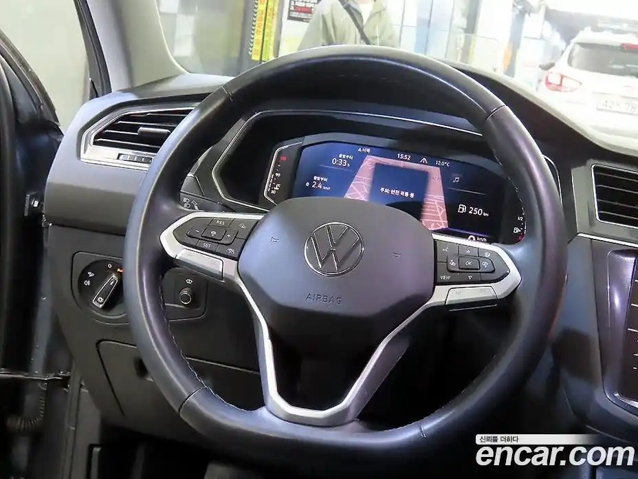 Volkswagen Tiguan 2023 2.0 гидро в Москве № 1918523, фото 8
