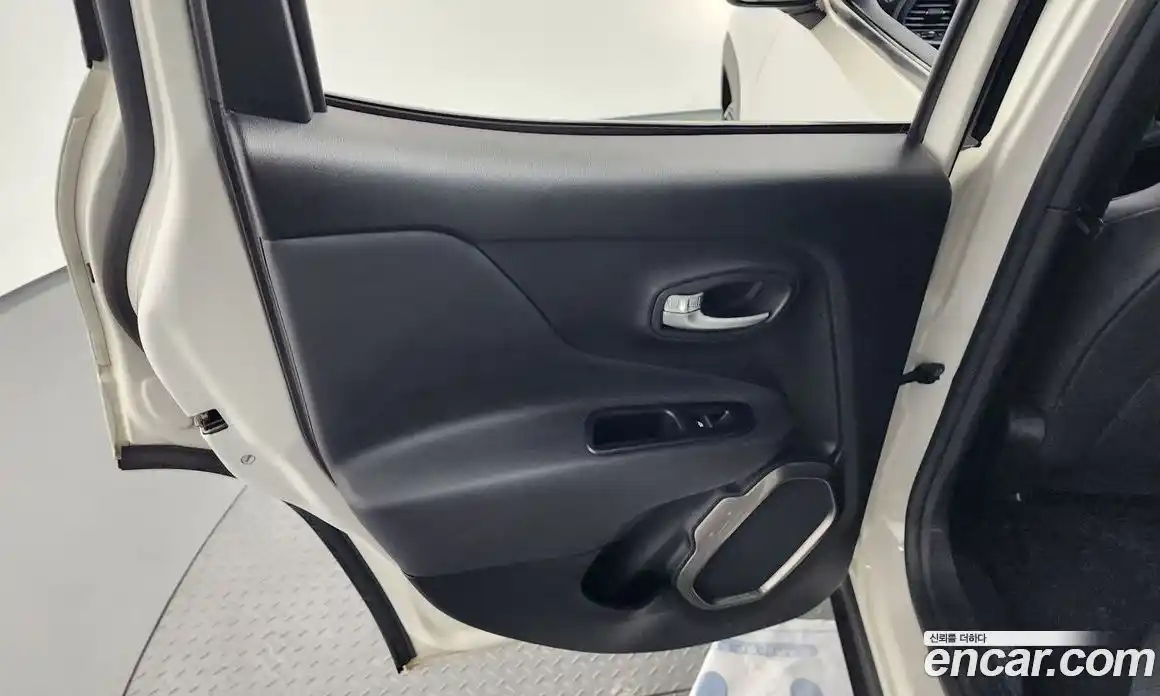 Jeep Renegade 2019 2.4 гидро в Москве № 1919113, фото 15