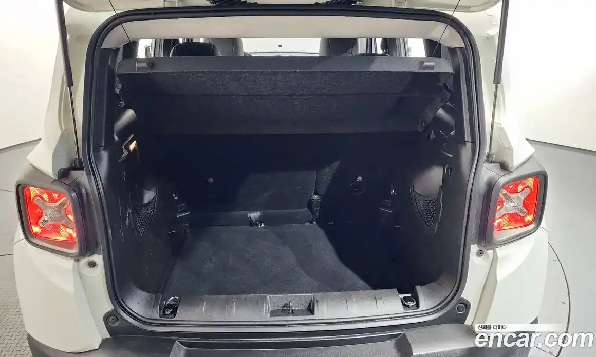 Jeep Renegade 2019 2.4 гидро в Москве № 1919113, фото 25