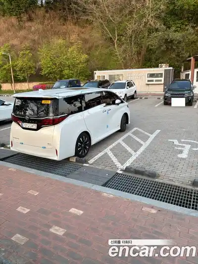 Toyota Alphard 2025 2.5 вариатор в Москве № 1919681, миниатюра 2
