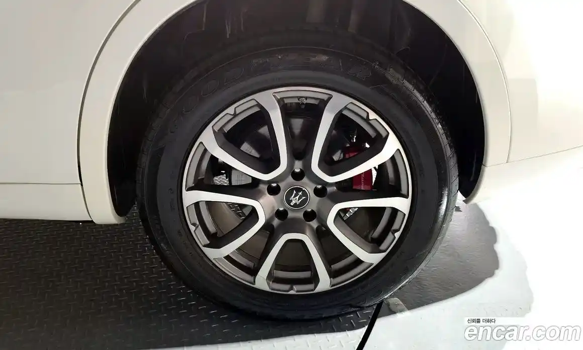 Maserati Levante 2020 3.0 гидро, фото 5