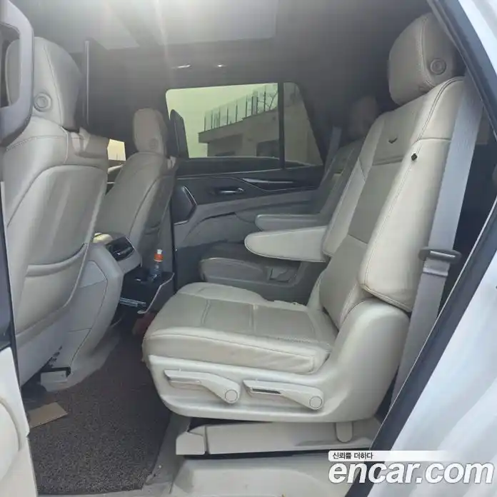 Cadillac Escalade 2023 6.2 гидро в Москве № 256396, фото 15