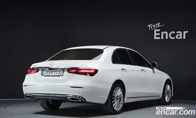 Mercedes-Benz E-Class 2022 2.0 гидро в Москве № 1908462, миниатюра 2