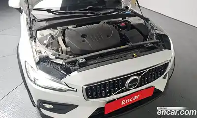 Volvo V60 2024 2.0 гидро в Москве № 1912701, миниатюра 5