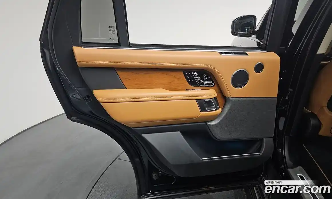 Land Rover Range-Rover 2019 4.4 гидро в Москве № 1915012, фото 15