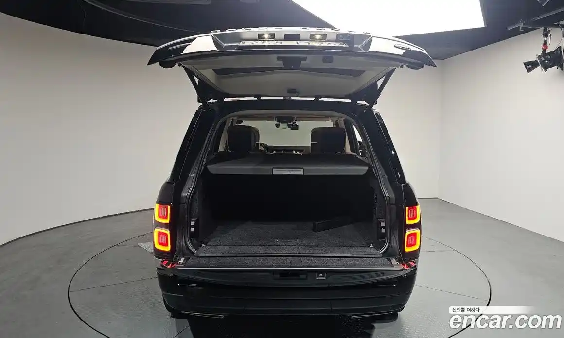 Land Rover Range-Rover 2019 4.4 гидро в Москве № 1915012, фото 26