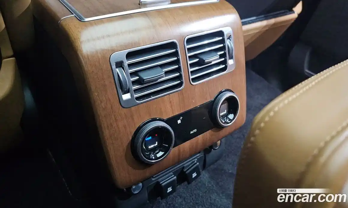 Land Rover Range-Rover 2019 4.4 гидро в Москве № 1915012, фото 34