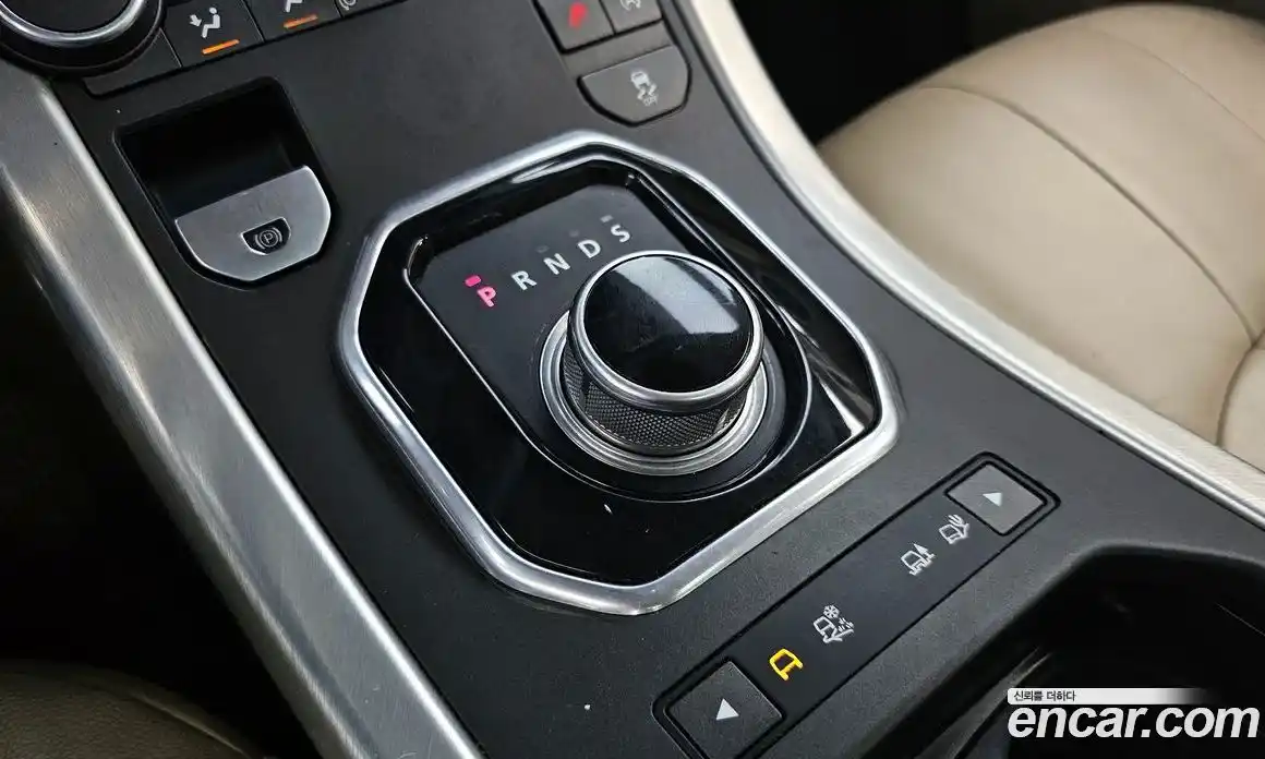 Land Rover Range-Rover Evoque 2015 2.0 гидро в Москве № 1915159, фото 9