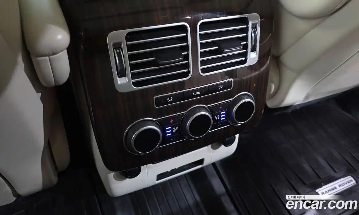 Land Rover Range-Rover 2015 4.4 гидро в Москве № 1915193, фото 18