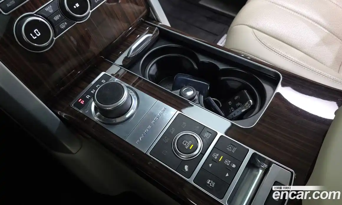 Land Rover Range-Rover 2015 4.4 гидро в Москве № 1915193, фото 9