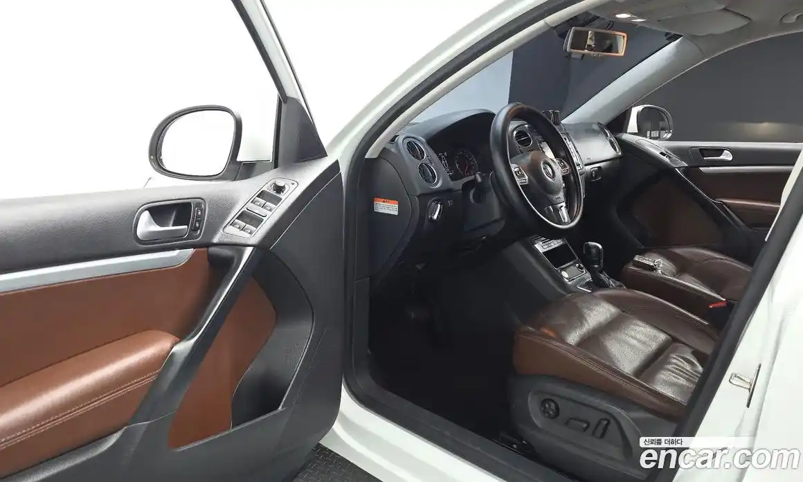 Volkswagen Tiguan 2015 2.0 гидро в Москве № 1917958, фото 11