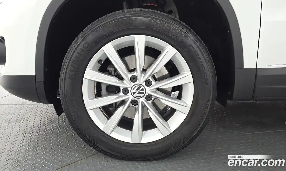 Volkswagen Tiguan 2015 2.0 гидро в Москве № 1917958, фото 5