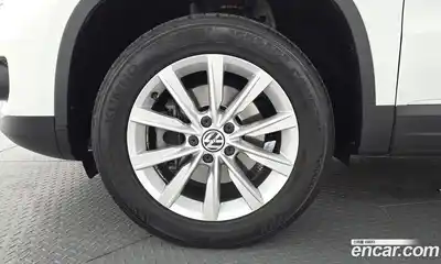 Volkswagen Tiguan 2015 2.0 гидро в Москве № 1917958, миниатюра 5
