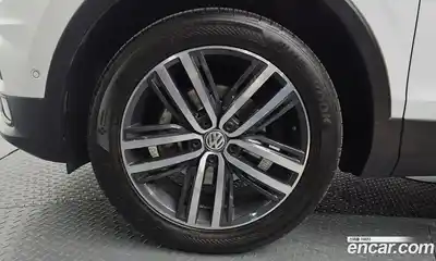 Volkswagen Tiguan 2018 2.0 гидро в Москве № 1918070, миниатюра 5