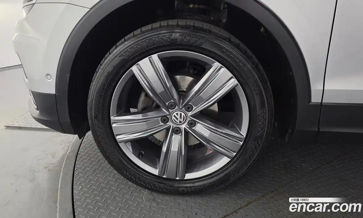 Volkswagen Tiguan 2018 2.0 гидро в Москве № 1918085, фото 5