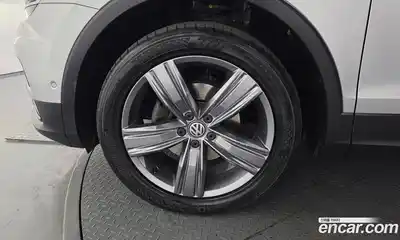 Volkswagen Tiguan 2018 2.0 гидро в Москве № 1918085, миниатюра 5