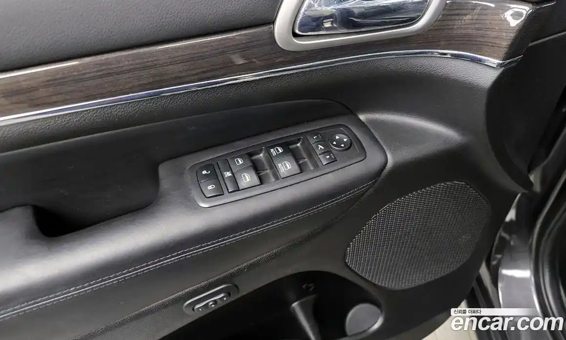 Jeep Cherokee 2018 3.0 гидро в Москве № 1919164, фото 32