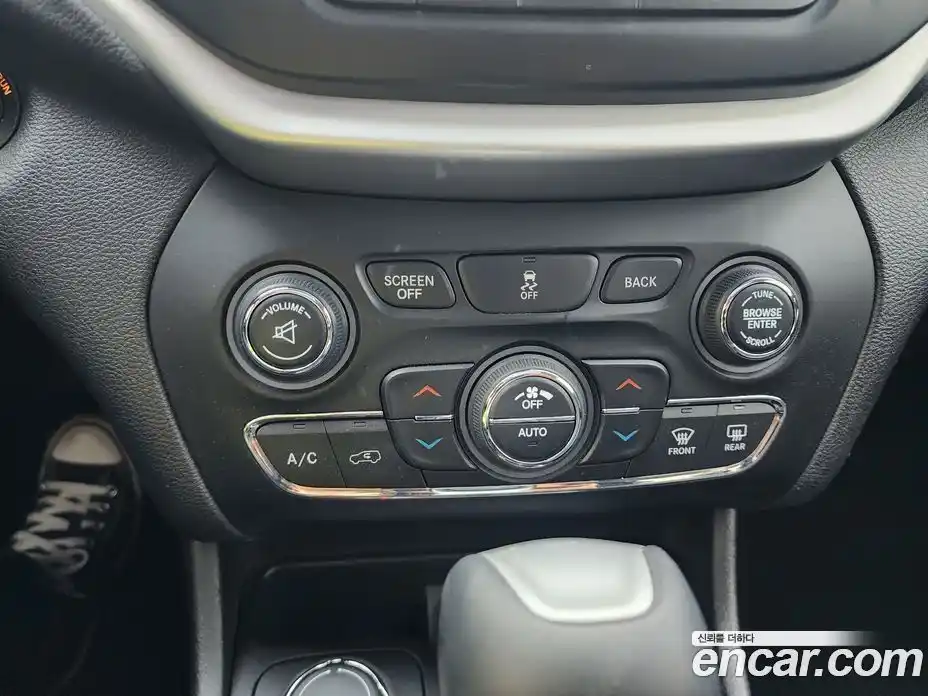 Jeep Cherokee 2018 2.4 гидро в Москве № 1919432, фото 18