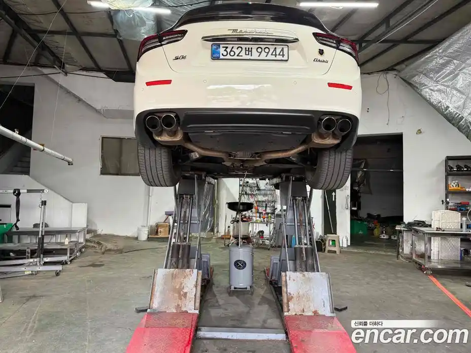 Maserati Ghibli 2015 3.0 гидро, фото 18