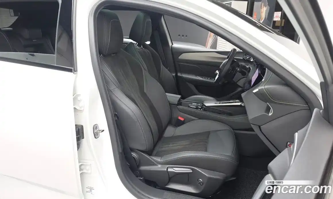 Peugeot 308 2022 1.5 гидро в Москве, фото 18