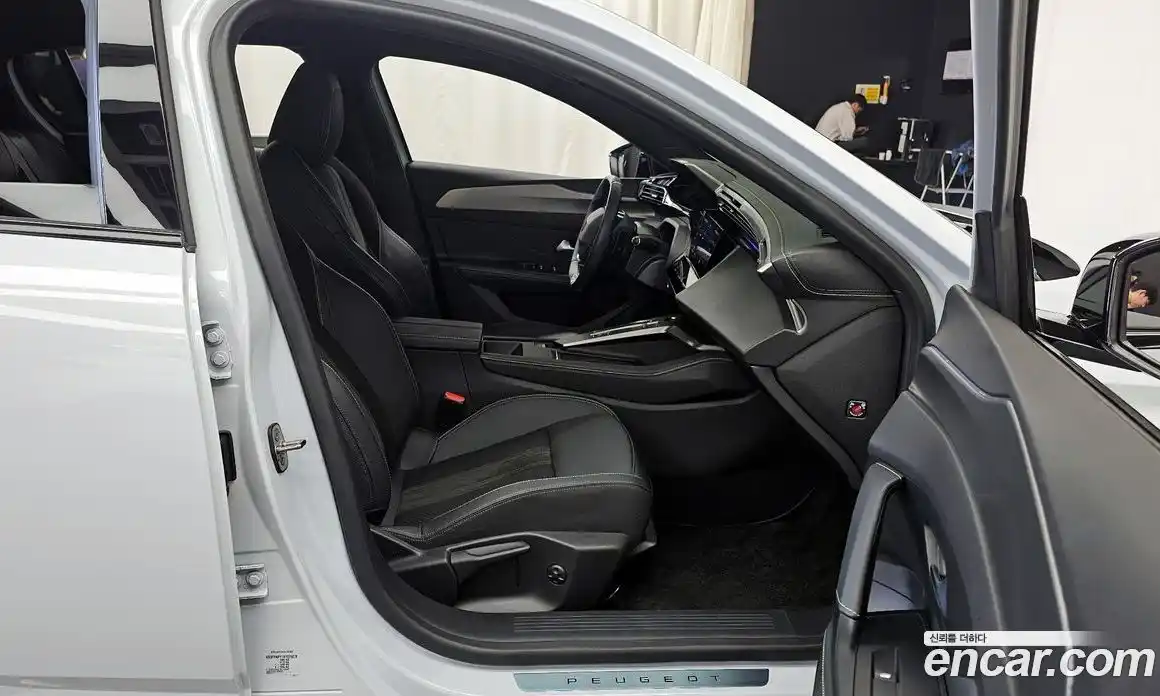 Peugeot 308 2024 1.2 гидро в Москве, фото 17