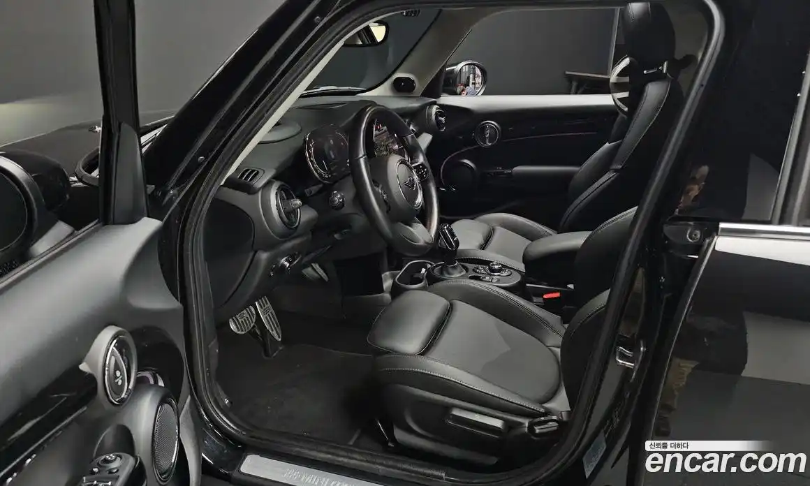 Mini Cooper 2022 2.0 гидро в Москве № 214279, фото 16