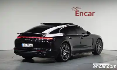 Porsche Panamera, 2023