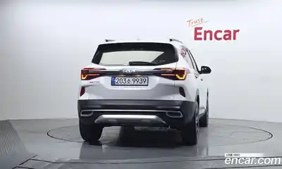 Kia Seltos 2022 1.6 гидро в Москве № 1904679, миниатюра 4