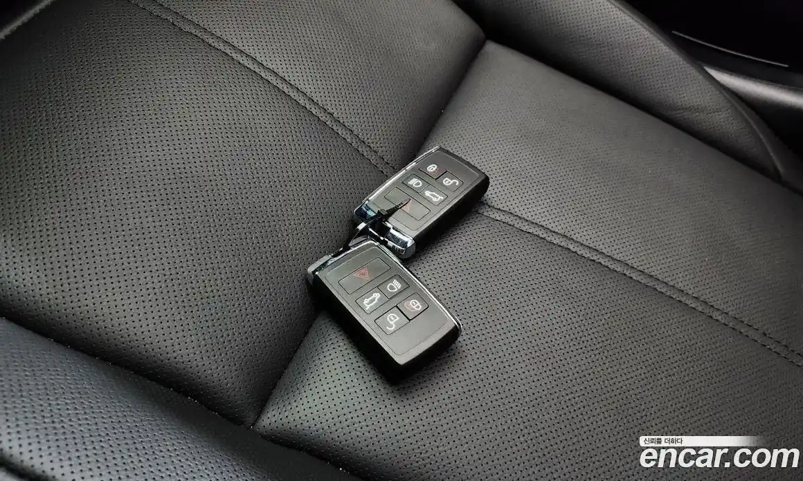 Land Rover Range-Rover Velar 2025 2.0 гидро в Москве № 1914604, фото 22