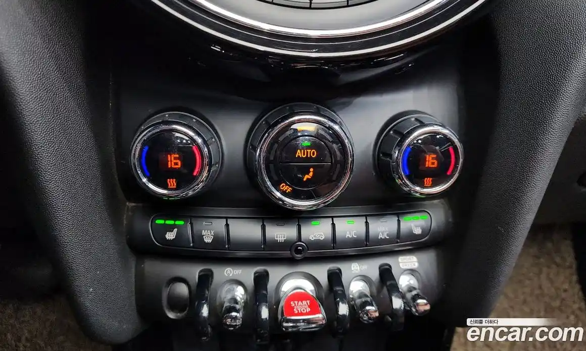 Mini Cooper Convertible 2018 2.0 гидро в Москве № 1916258, фото 24