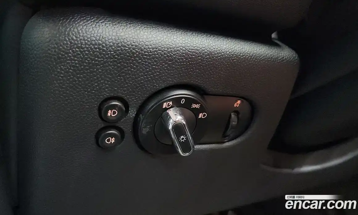 Mini Cooper Convertible 2018 2.0 гидро в Москве № 1916258, фото 27
