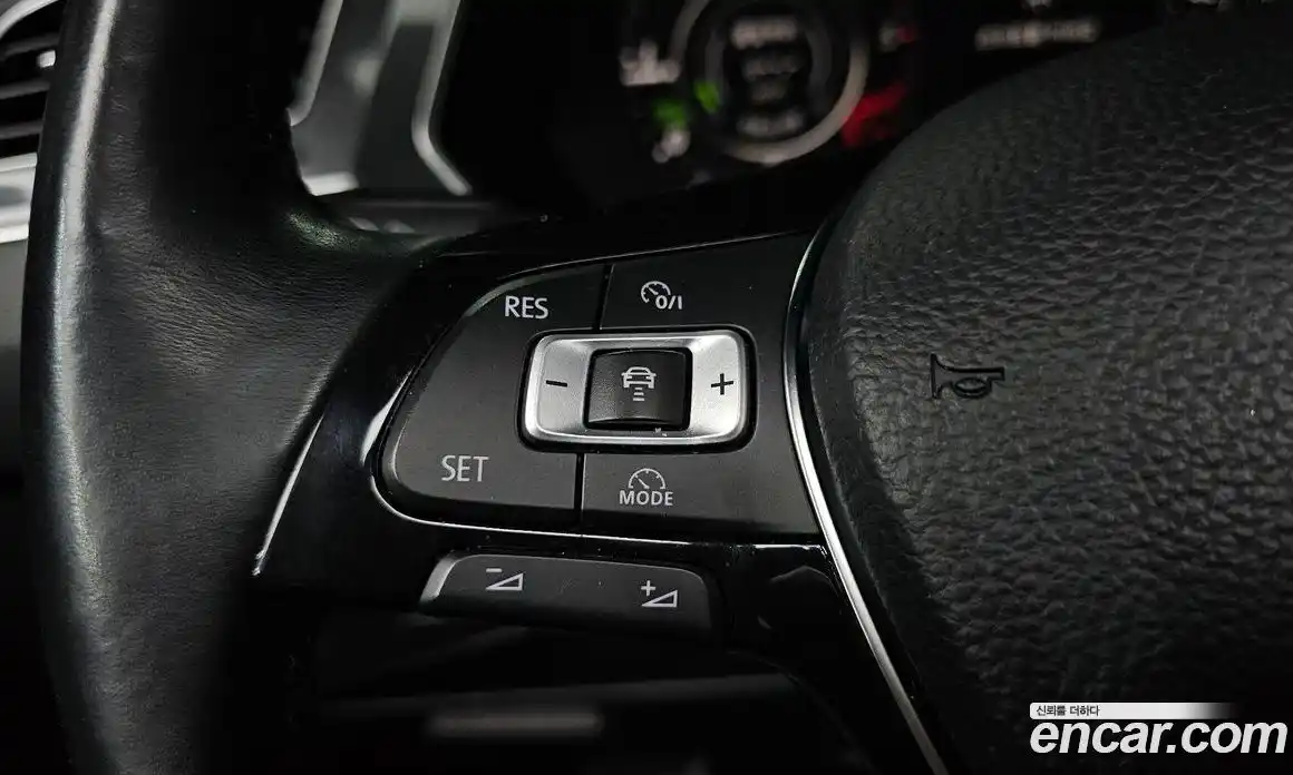 Volkswagen Tiguan 2018 2.0 гидро в Москве № 1917659, фото 27