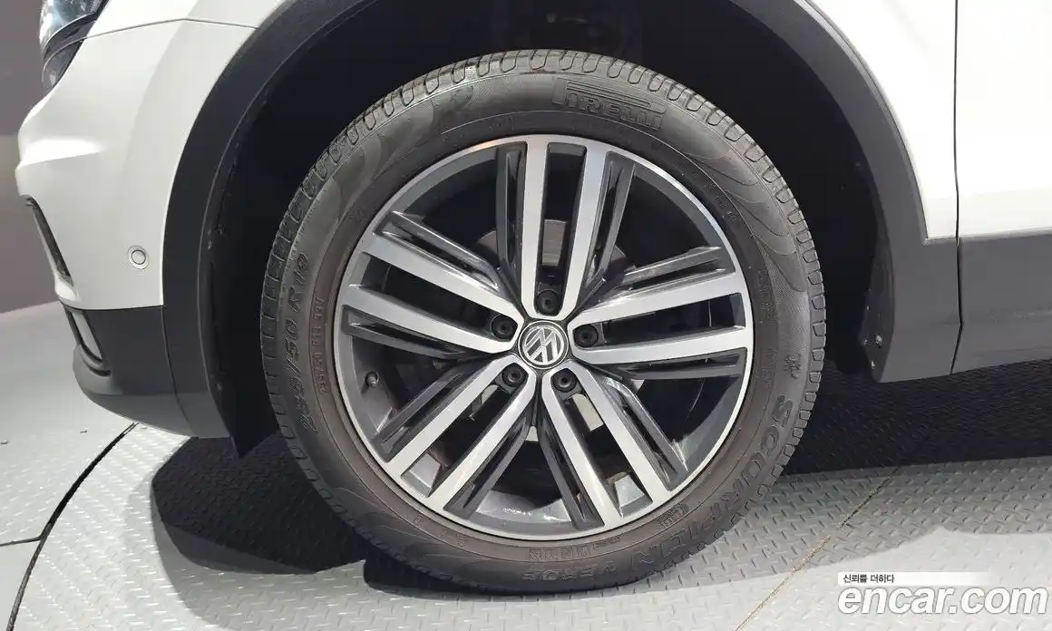 Volkswagen Tiguan 2018 2.0 гидро в Москве № 1917659, фото 5