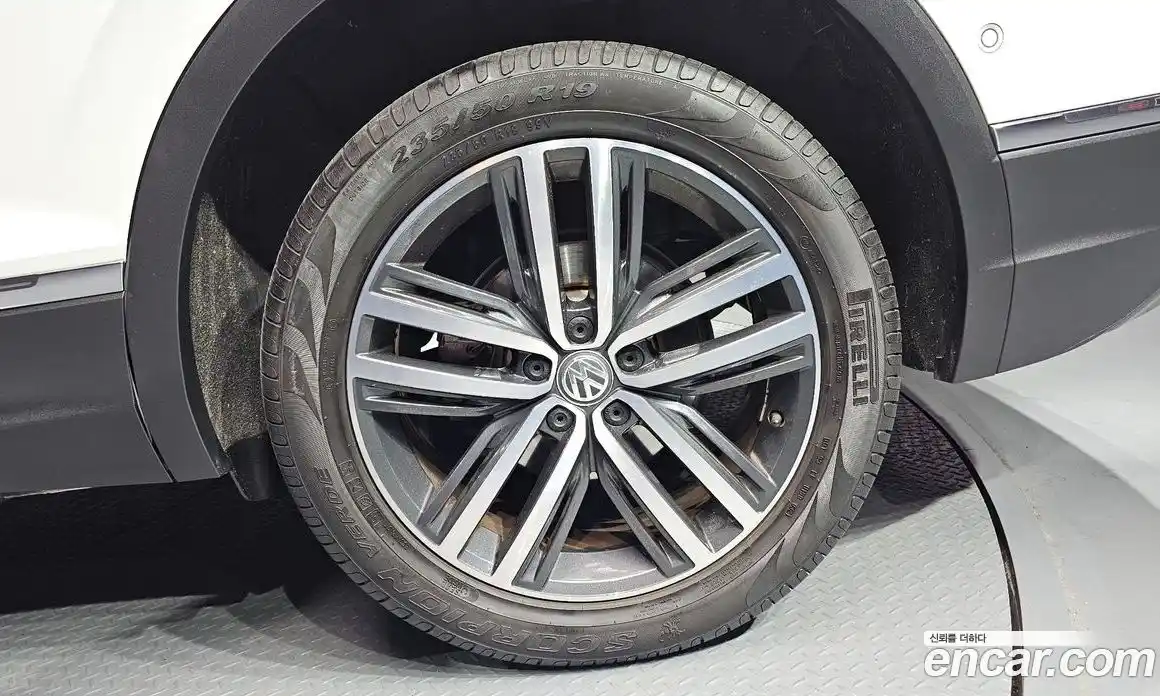 Volkswagen Tiguan 2018 2.0 гидро в Москве № 1917659, фото 7