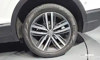 Volkswagen Tiguan 2018 2.0 гидро в Москве № 1917659, миниатюра 7