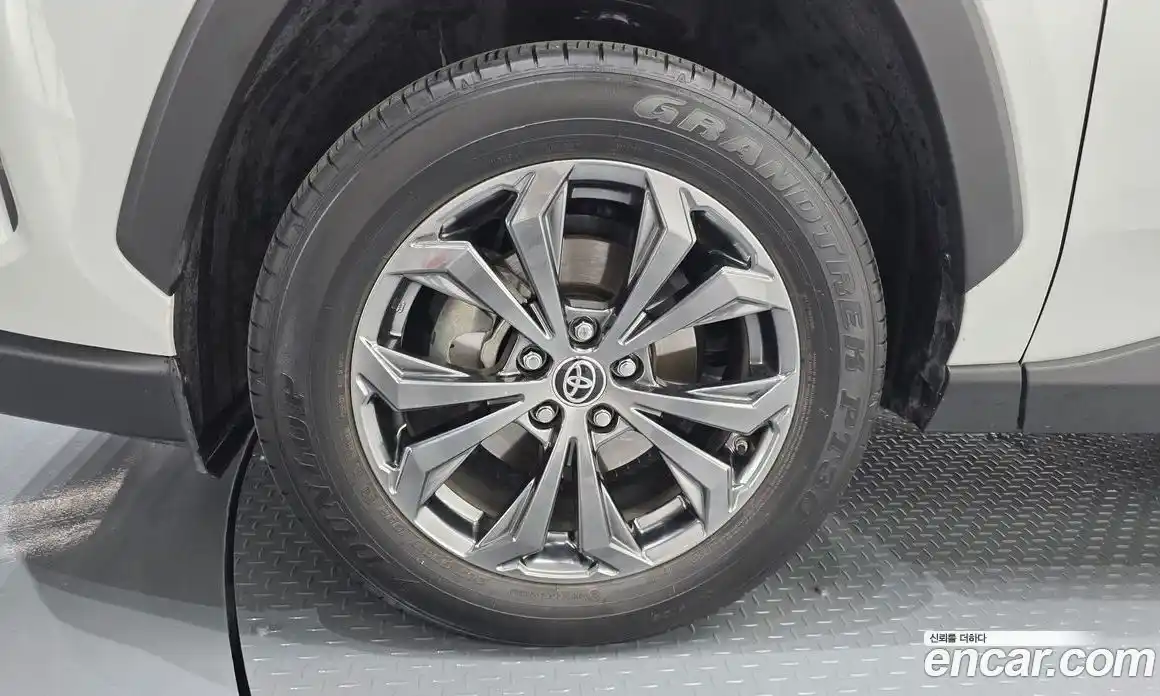Toyota RAV4 2024 2.5 гидро в Москве № 1919505, фото 4