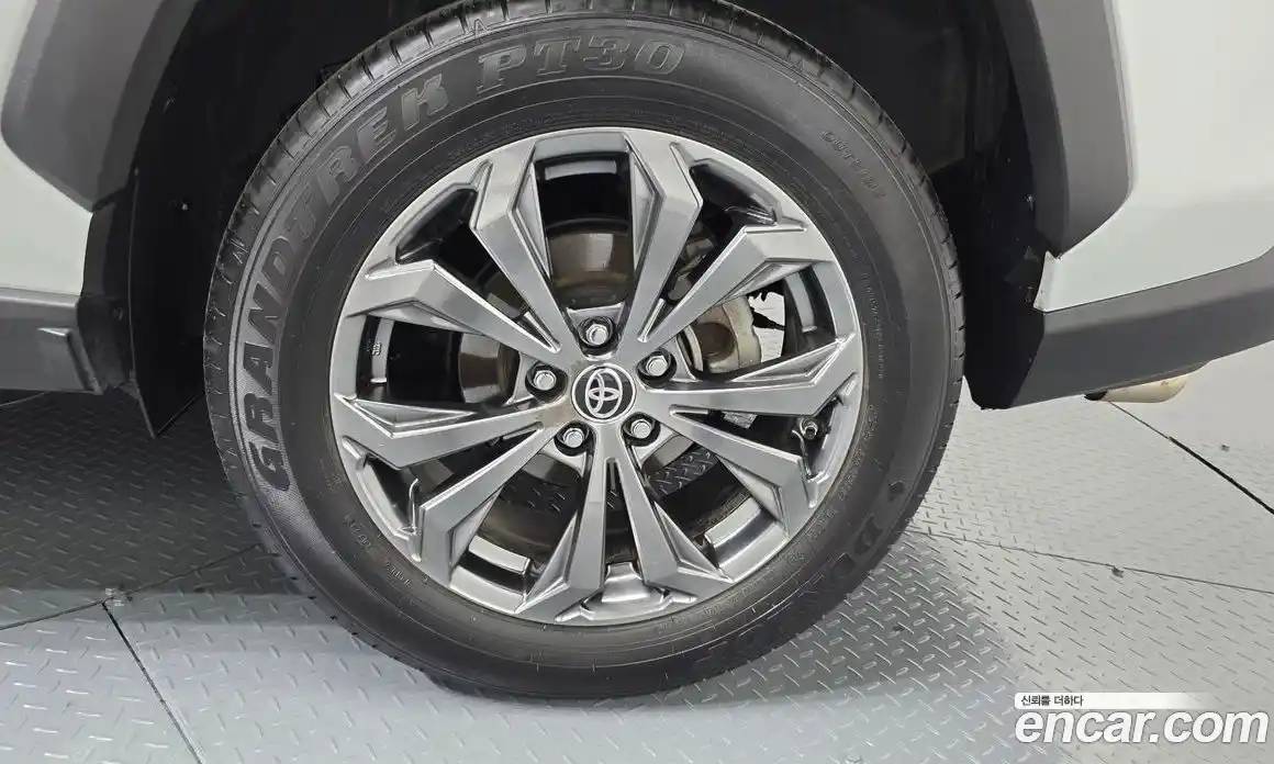 Toyota RAV4 2024 2.5 гидро в Москве № 1919505, фото 6