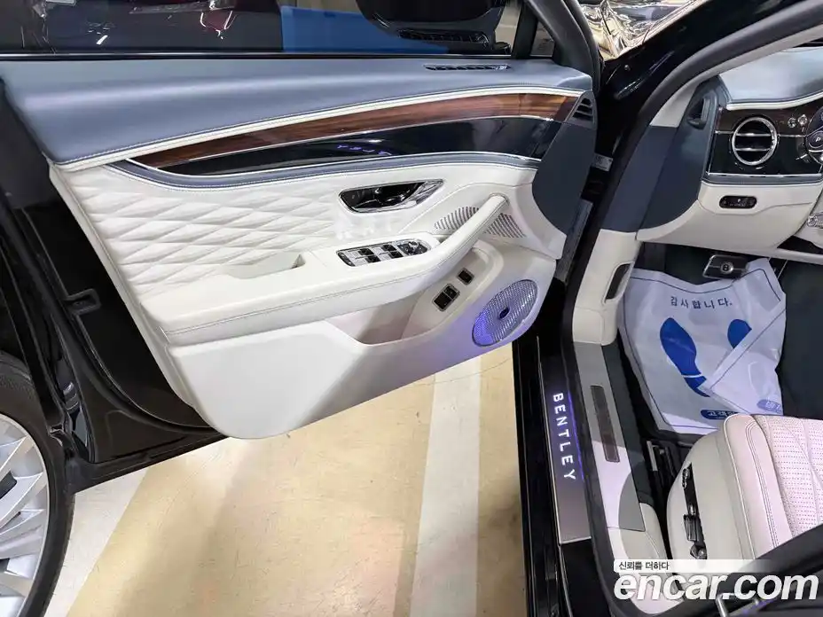 Bentley Flying Spur 2020 6.0 гидро, фото 14